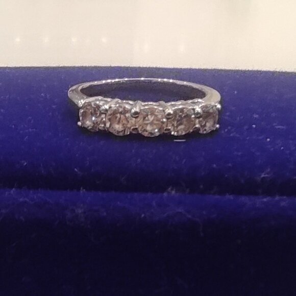 LADY'S 5 DIAMOND RING 1.15ct. 18 CARAT WHITE GOLD - Picture 9 of 12